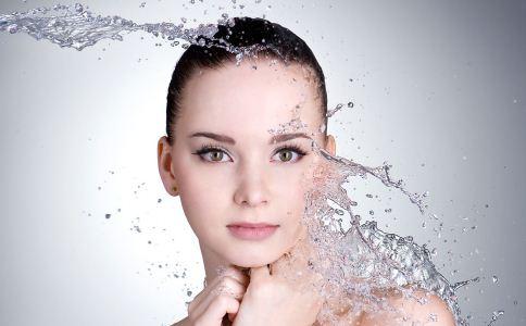 皮肤太油腻怎么办?福州专业看皮肤的医院帮你改善